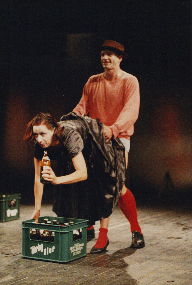 1989 - WELTUNTERGANG BERLIN (Bier) (Eva Dietzfelbinger, Reinhold Behling)&copy;FTM