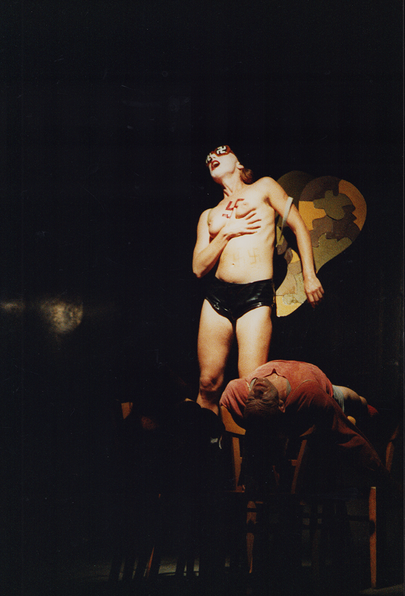 1989 - WELTUNTERGANG BERLIN (Bier) (Kerstin Fischer, Reinhold Behling)&copy;FTM