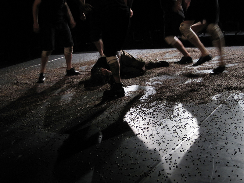 2010 - wie den vater nicht t&ouml;ten, 04(Ensemble)&copy;FTM