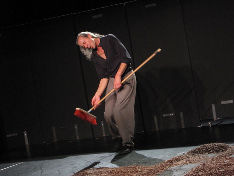 2010 - wie den vater nicht t&ouml;ten 077(Kurt Bildstein)&copy;FTM