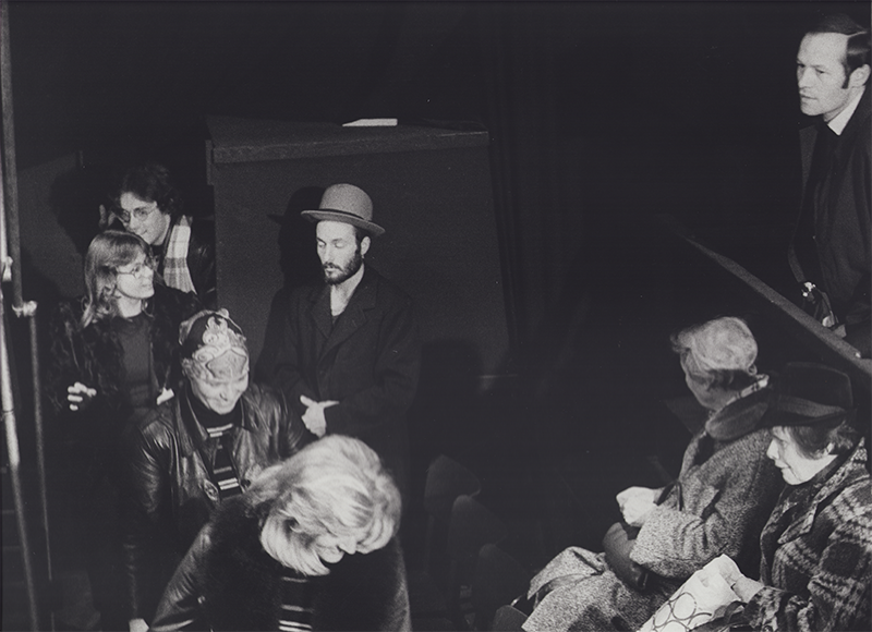 1975 - ENDSPIEL, M&uuml;nchen, W&ouml;rthstra&szlig;e 9 (Einlass Zuschauer, Colin Gilder) &copy;FTM