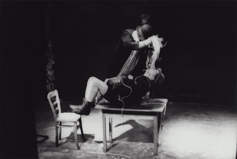 1977 - FIRMLING, nach Karl Valentin (Kurt Bildstein, Benno Ifland) Tisch &copy;Oda Sternberg