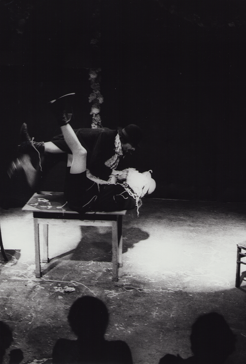 1977 - FIRMLING, nach Karl Valentin (Kurt Bildstein, Benno Ifland) Tisch &copy;Oda Sternberg