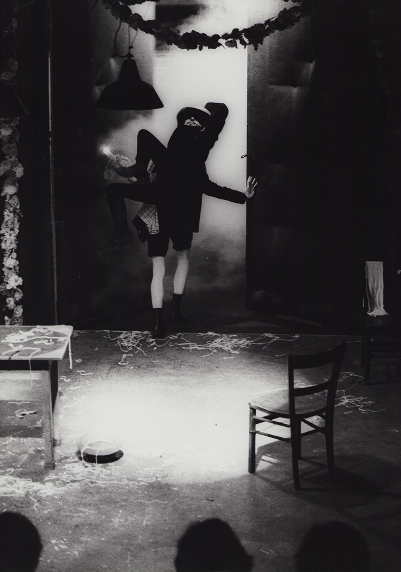 1977 - FIRMLING, nach Karl Valentin (Kurt Bildstein, Benno Ifland) Tisch &copy;Oda Sternberg