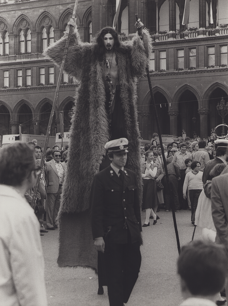 1977 - 1980 - M&uuml;nchen, Marienplatz, Rathaus, TETZELS ABLASS (Kurt Bildstein als Teufel) &copy;Wolfgang Giesche