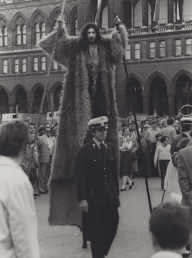 1977 - TETZELS ABLASS, vor Rathaus M&uuml;nchen (Kurt Bildstein als Teufel) &copy;Wolfgang Giesche