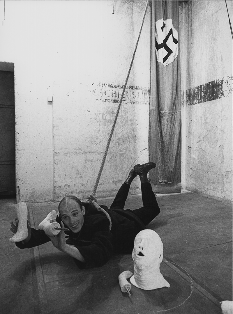 1982 KLEINB&Uuml;RGERHOCHZEIT aus SCHLACHT, Heiner M&uuml;ller 21 (Franz Lenniger) &copy;Volkmar Giesche